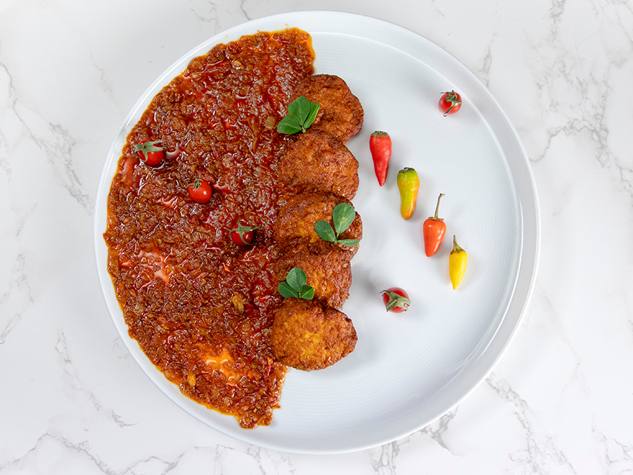 تاسکباب مرغ با سس گوجهفرنگی